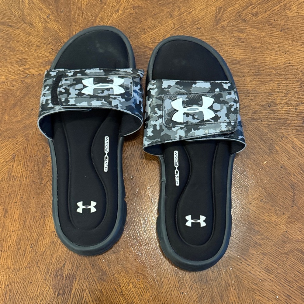 Under Armour Black and Gray Camo Slides size 9